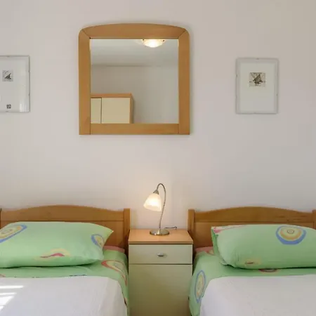 Pery - 2 Bedroom Sea View